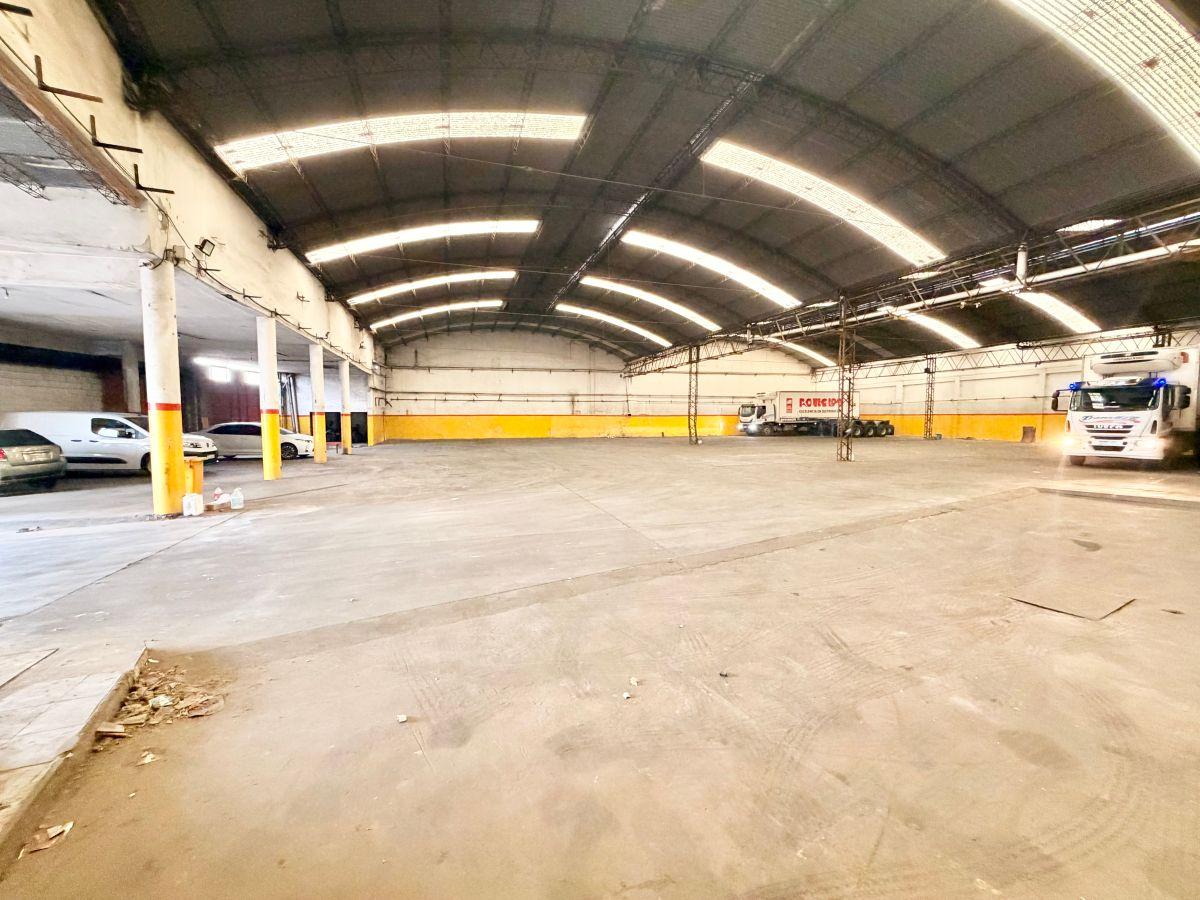 Foto de EXCEPCIONAL GALPON DE 1500 M2 CON OFICINAS, EN EXCELENTE UBICACIÓN, A, imagen 1