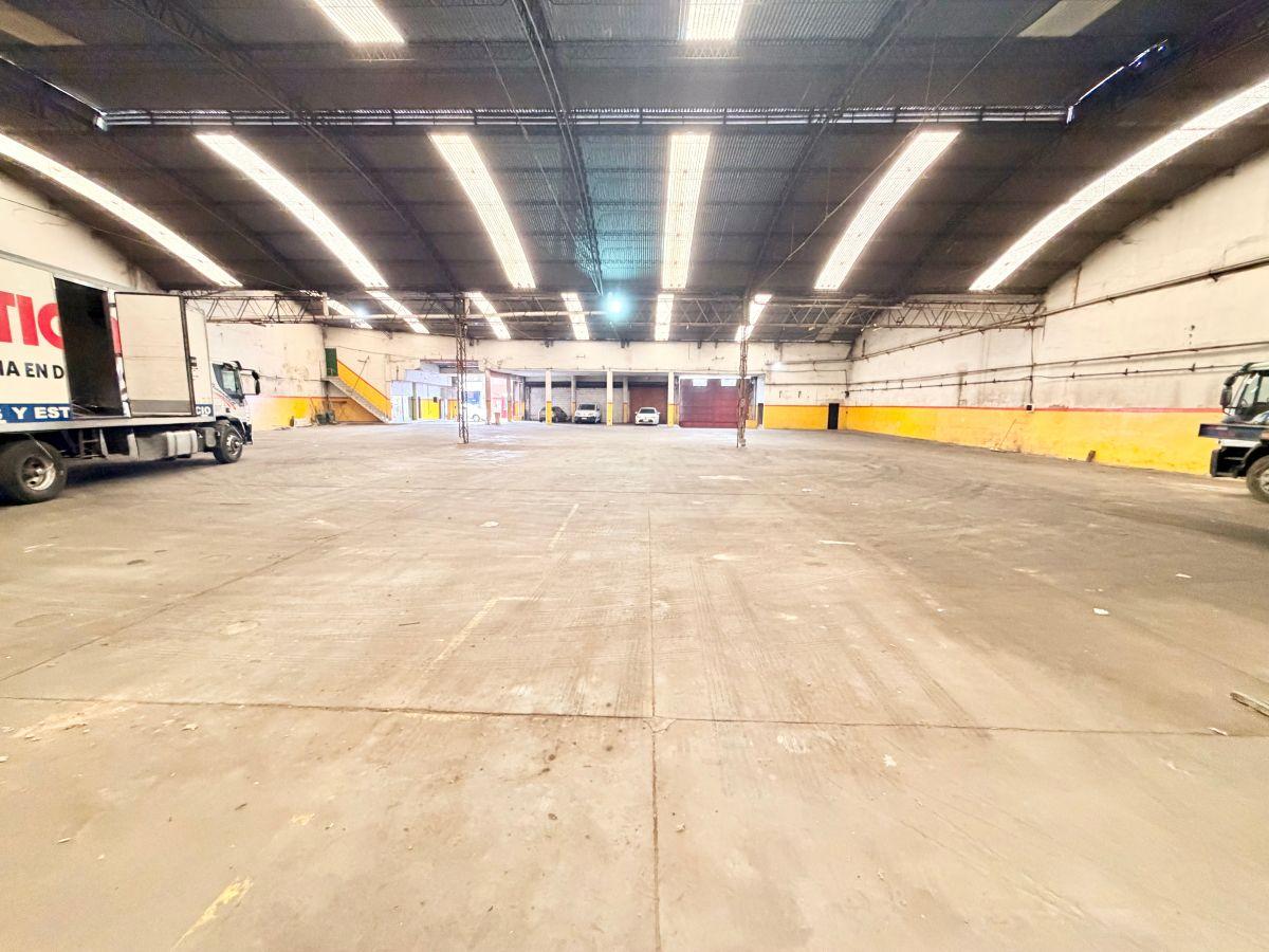 Foto de EXCEPCIONAL GALPON DE 1500 M2 CON OFICINAS, EN EXCELENTE UBICACIÓN, A, imagen 4