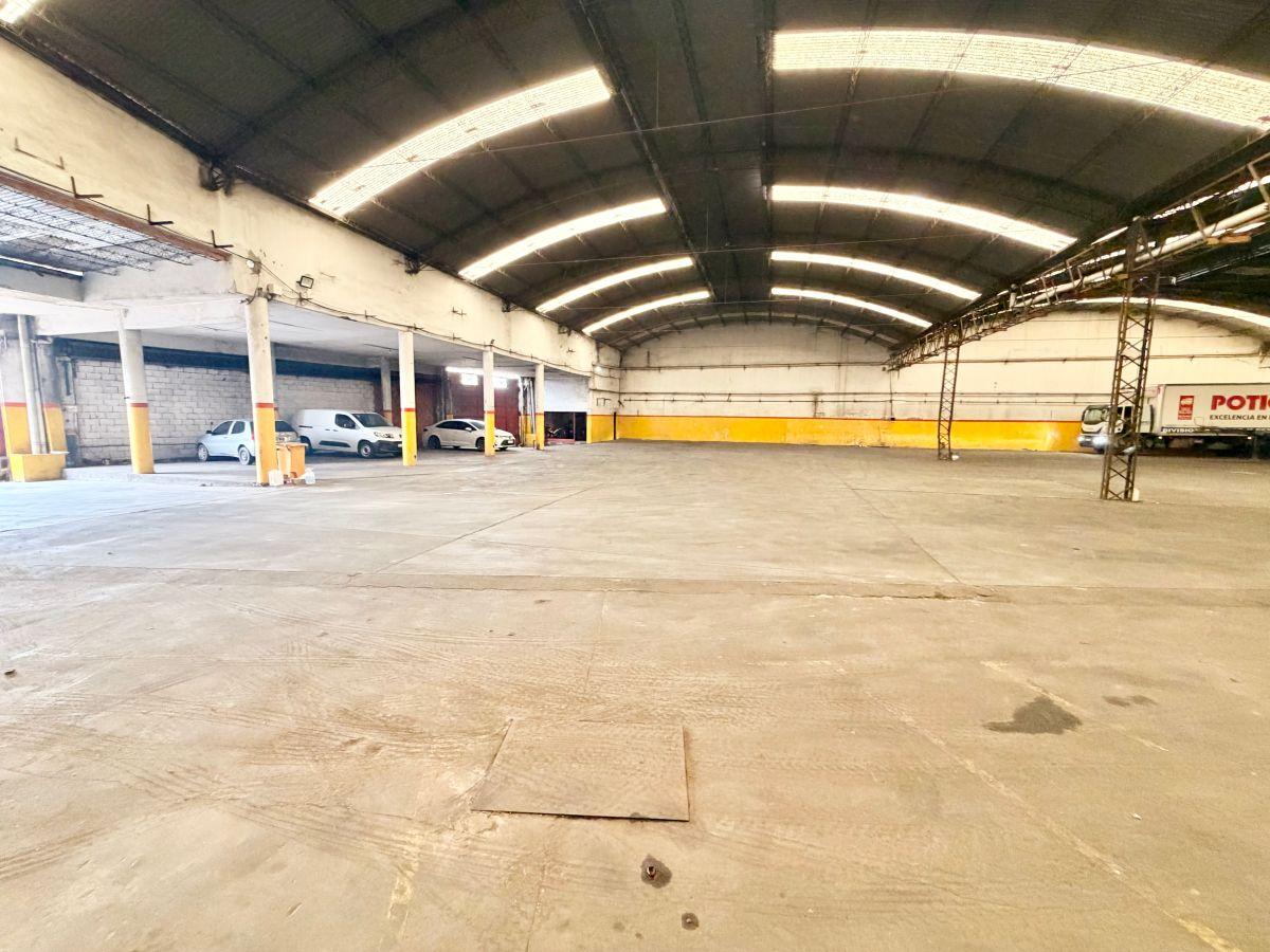 Foto de EXCEPCIONAL GALPON DE 1500 M2 CON OFICINAS, EN EXCELENTE UBICACIÓN, A, imagen 2