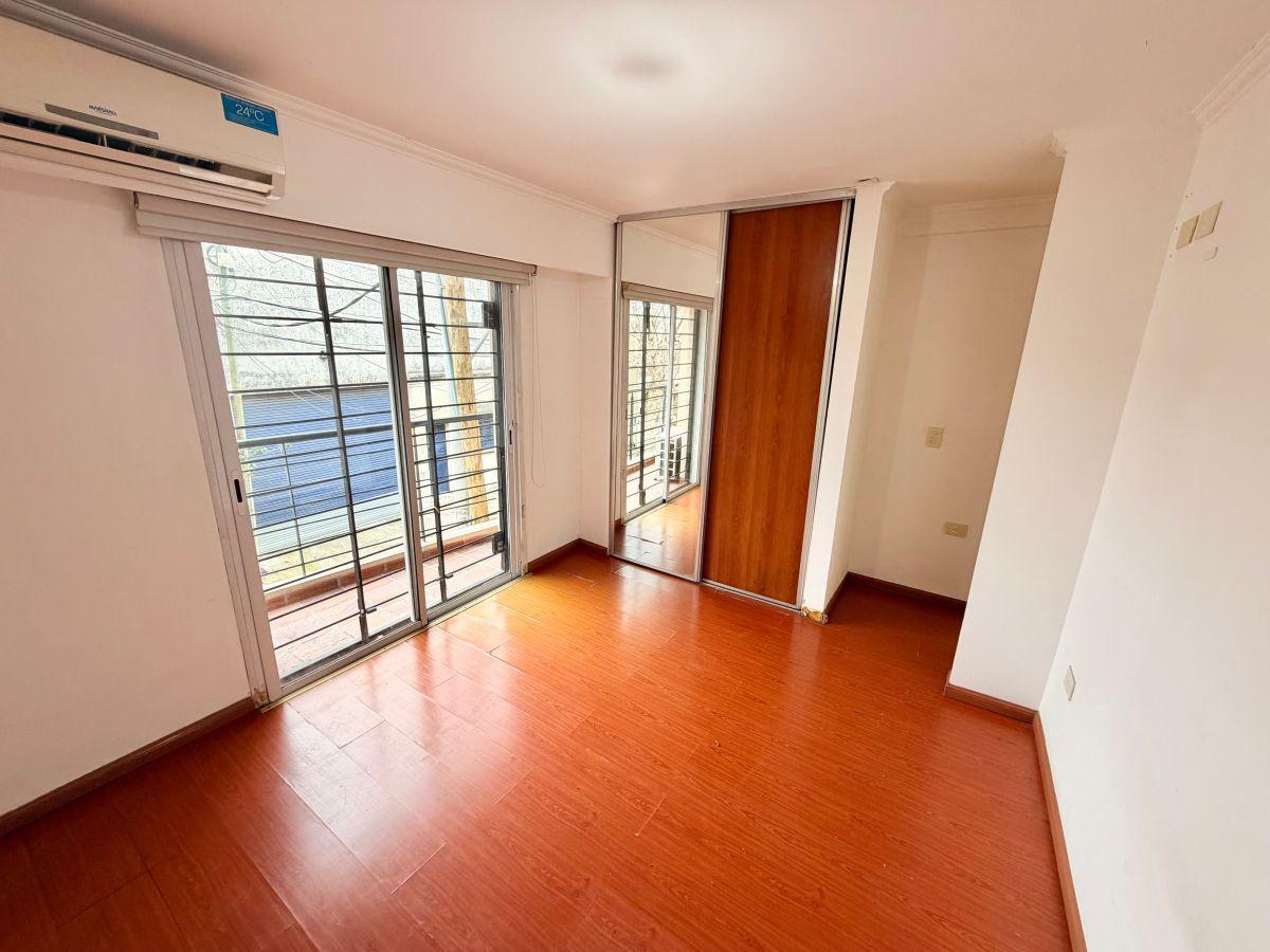 Foto de EXCELENTE DEPARTAMENTO 2 AMBIENTES CON SUM, A METROS DE AV. YRIGOYEN, imagen 5