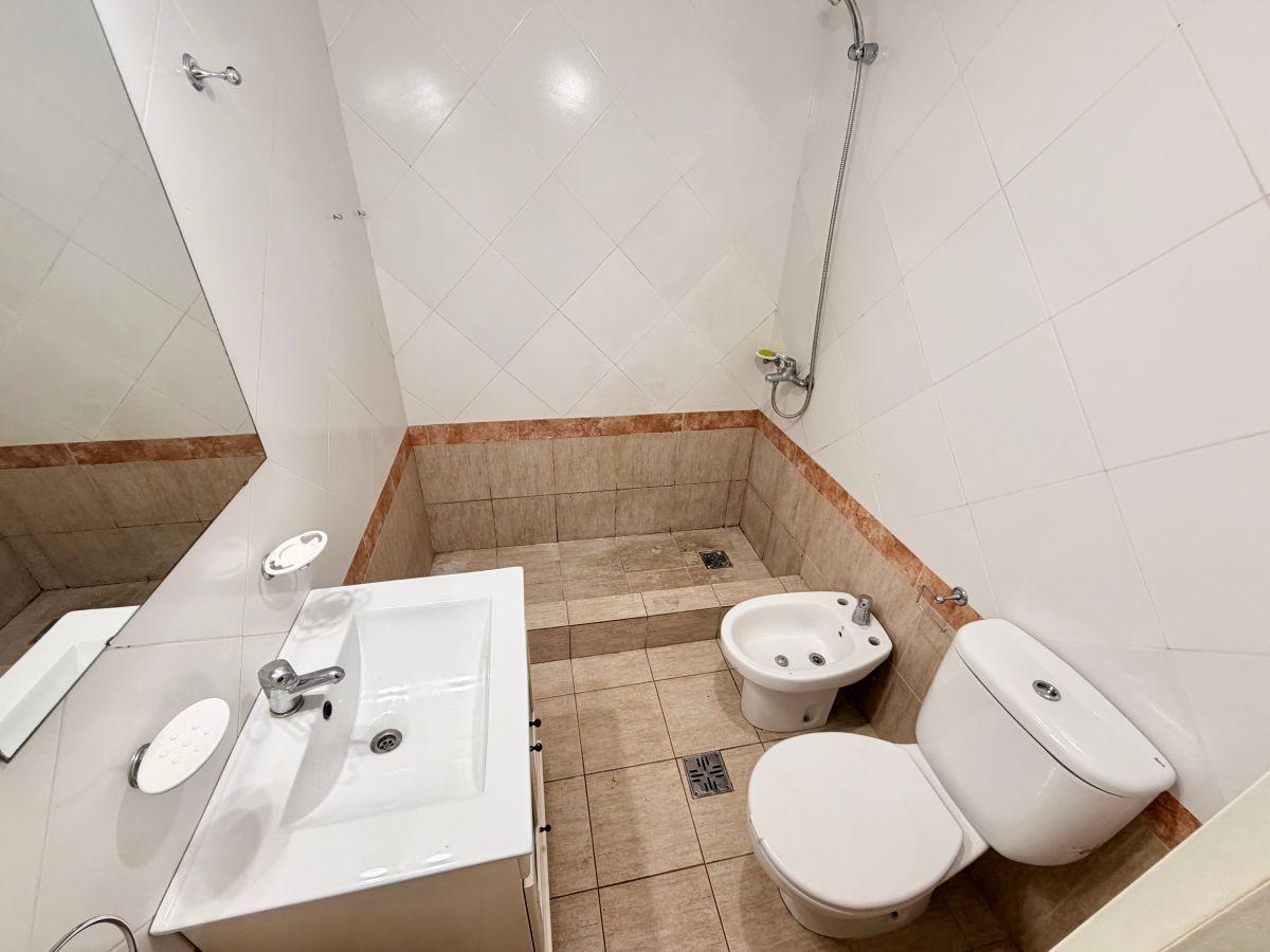 Foto de EXCELENTE DEPARTAMENTO 2 AMBIENTES CON SUM, A METROS DE AV. YRIGOYEN, imagen 3