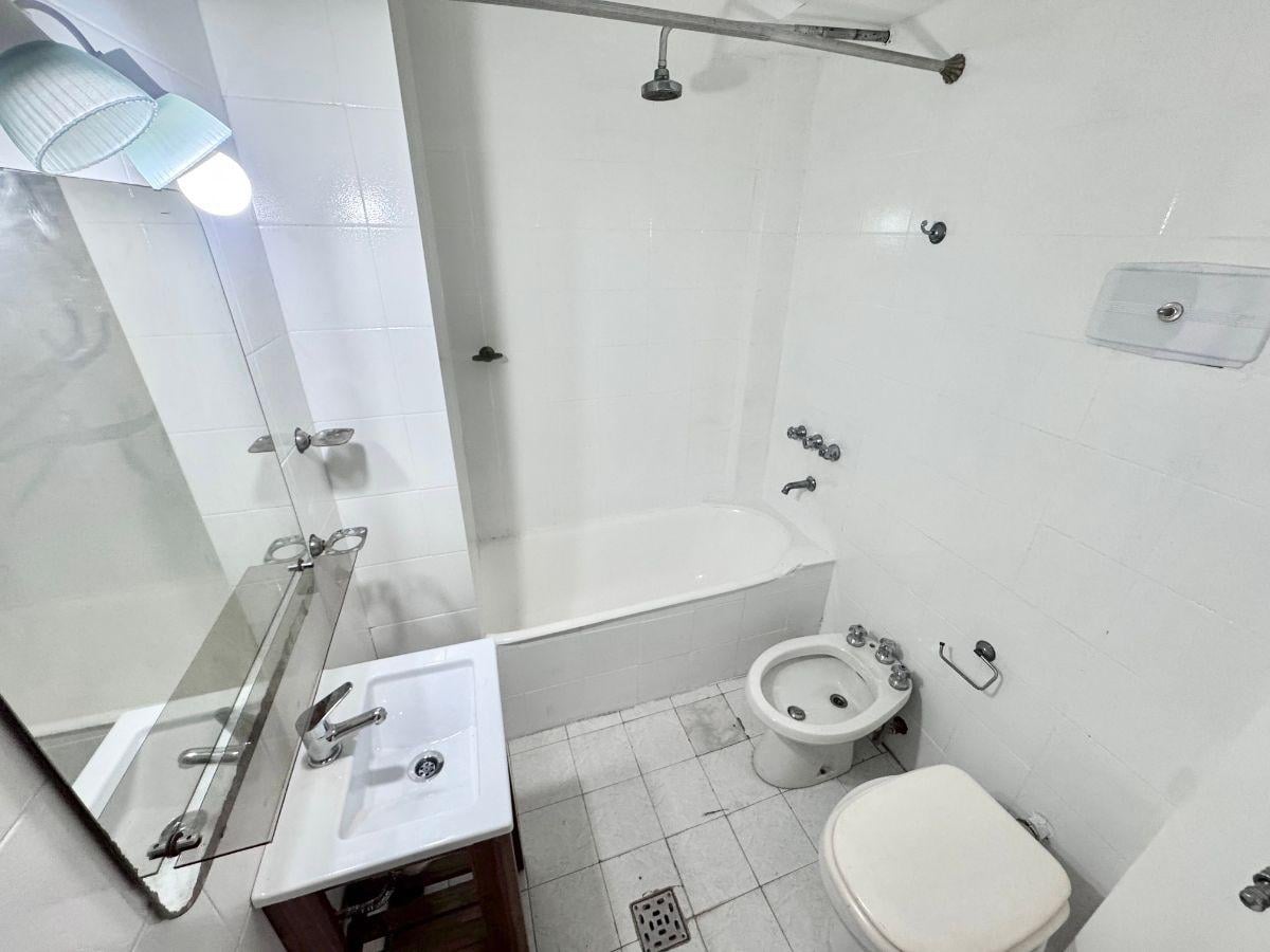 Foto de HERMOSO DEPARTAMENTO 3 AMBIENTES EN PRIMER PISO, EN PLENO CENTRO DE, imagen 4