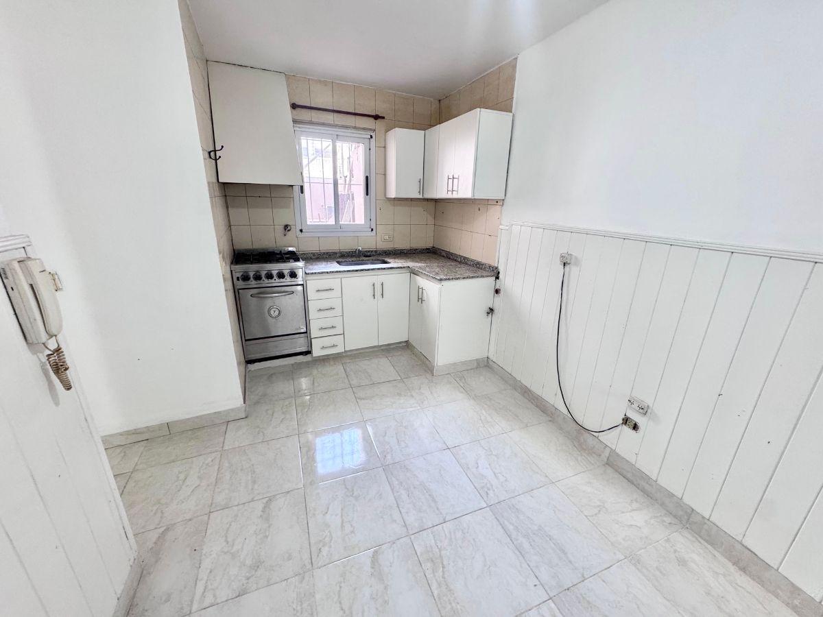 Foto de HERMOSO DEPARTAMENTO 3 AMBIENTES EN PRIMER PISO, EN PLENO CENTRO DE, imagen 3