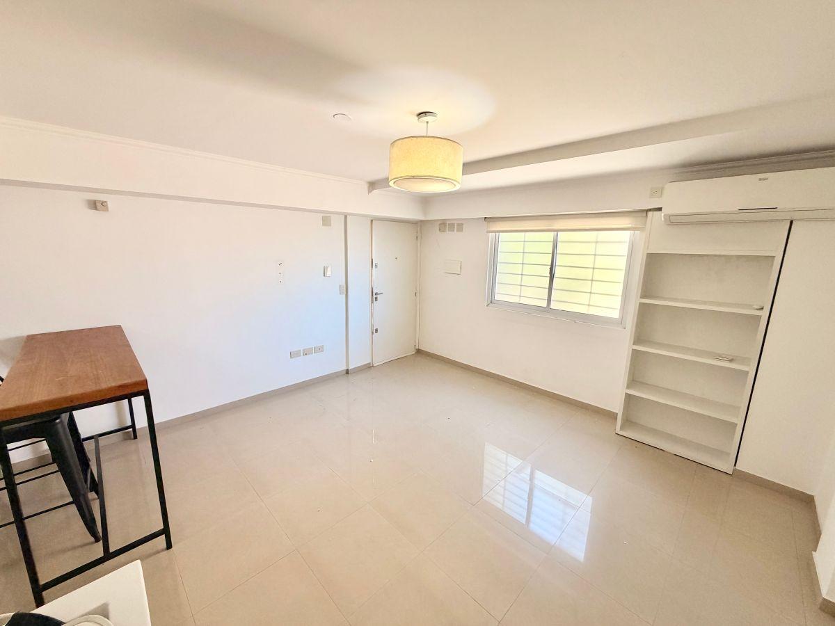 Foto de EXCELENTE DEPARTAMENTO 2 AMBIENTES CON COCHERA Y SUM, UBICADO A METROS, imagen 1