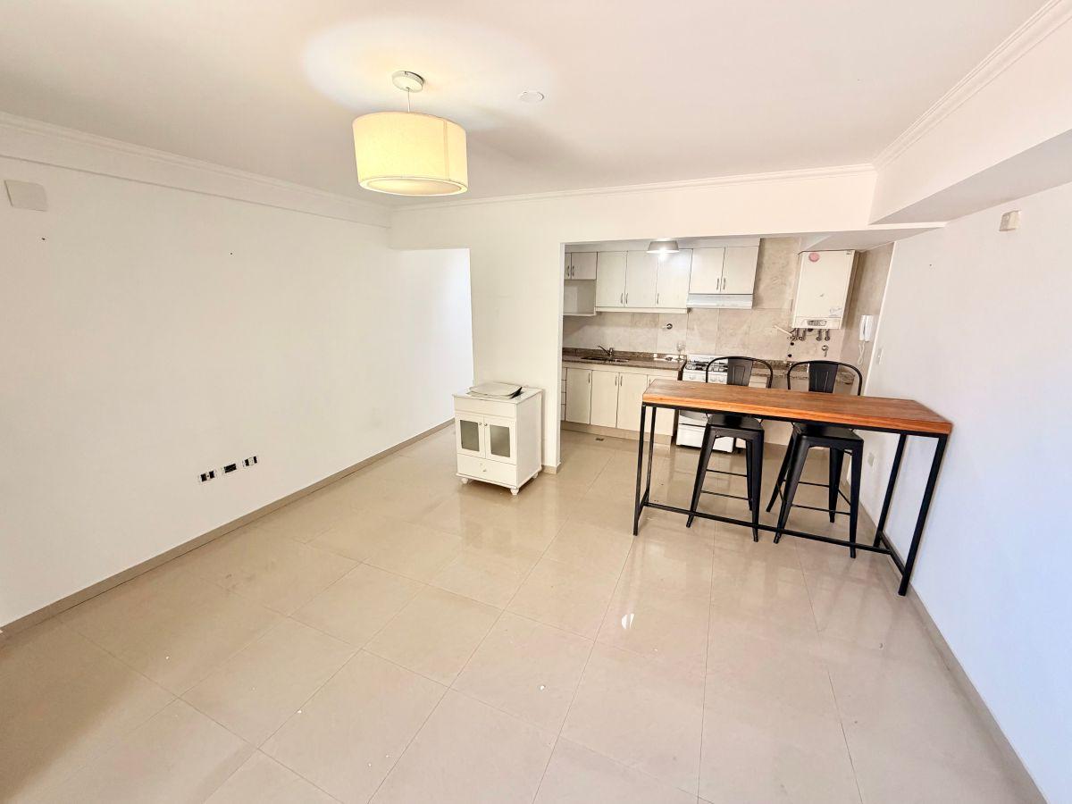 Foto de EXCELENTE DEPARTAMENTO 2 AMBIENTES CON COCHERA Y SUM, UBICADO A METROS, imagen 3