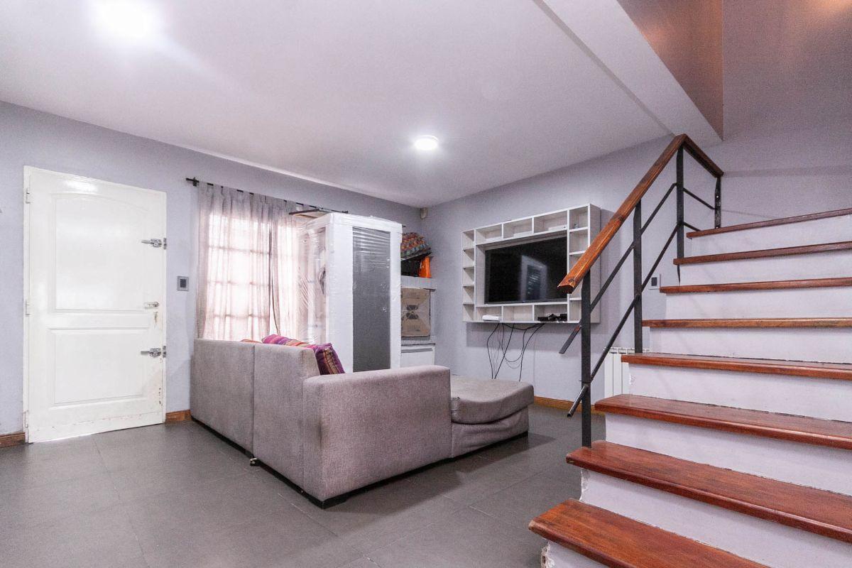 Foto de TRIPLEX 4 AMBIENTES CON GARAGE Y PATIO EN EXCELENTE ESTADO Y UBICACIÓN, imagen 4