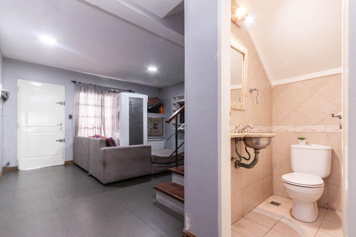 Foto de TRIPLEX 4 AMBIENTES CON GARAGE Y PATIO EN EXCELENTE ESTADO Y UBICACIÓN, imagen 5