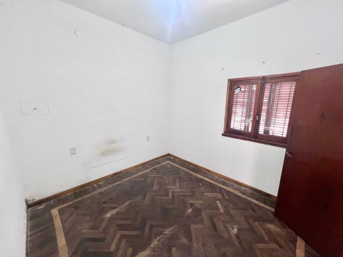 Foto de CASA 6 AMBIENTES IDEAL 2 FAMILIAS,CON GARAGE PARA 2 AUTOS y 2, imagen 2
