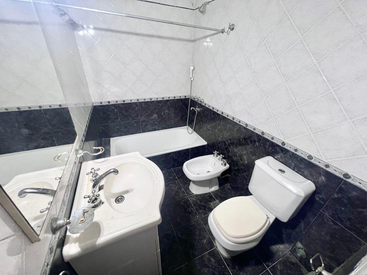 Foto de CASA 6 AMBIENTES IDEAL 2 FAMILIAS,CON GARAGE PARA 2 AUTOS y 2, imagen 5