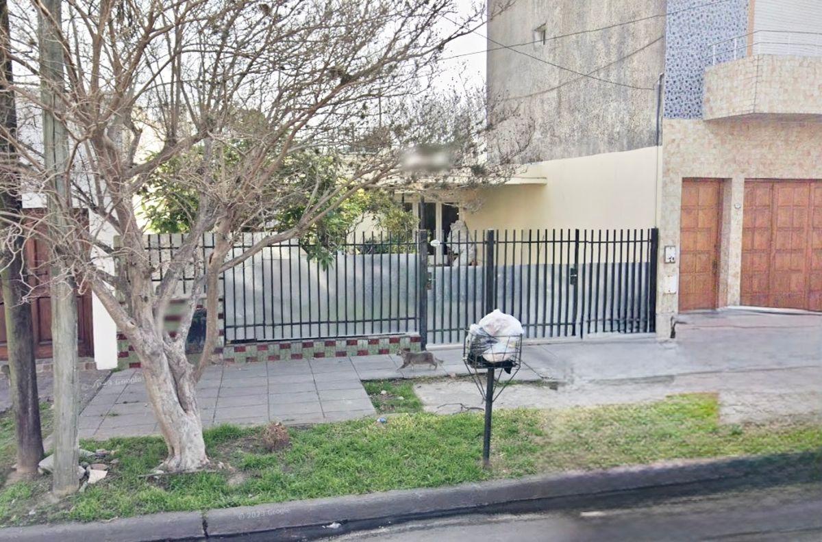 Foto de CASA 6 AMBIENTES IDEAL 2 FAMILIAS,CON GARAGE PARA 2 AUTOS y 2, imagen 1