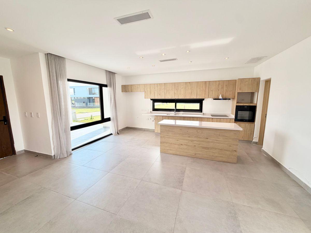 Foto de MAGNIFICA CASA 5 AMBIENTES A ESTRENAR EN VILLALOBOS,PUEBLOS DEL, imagen 5