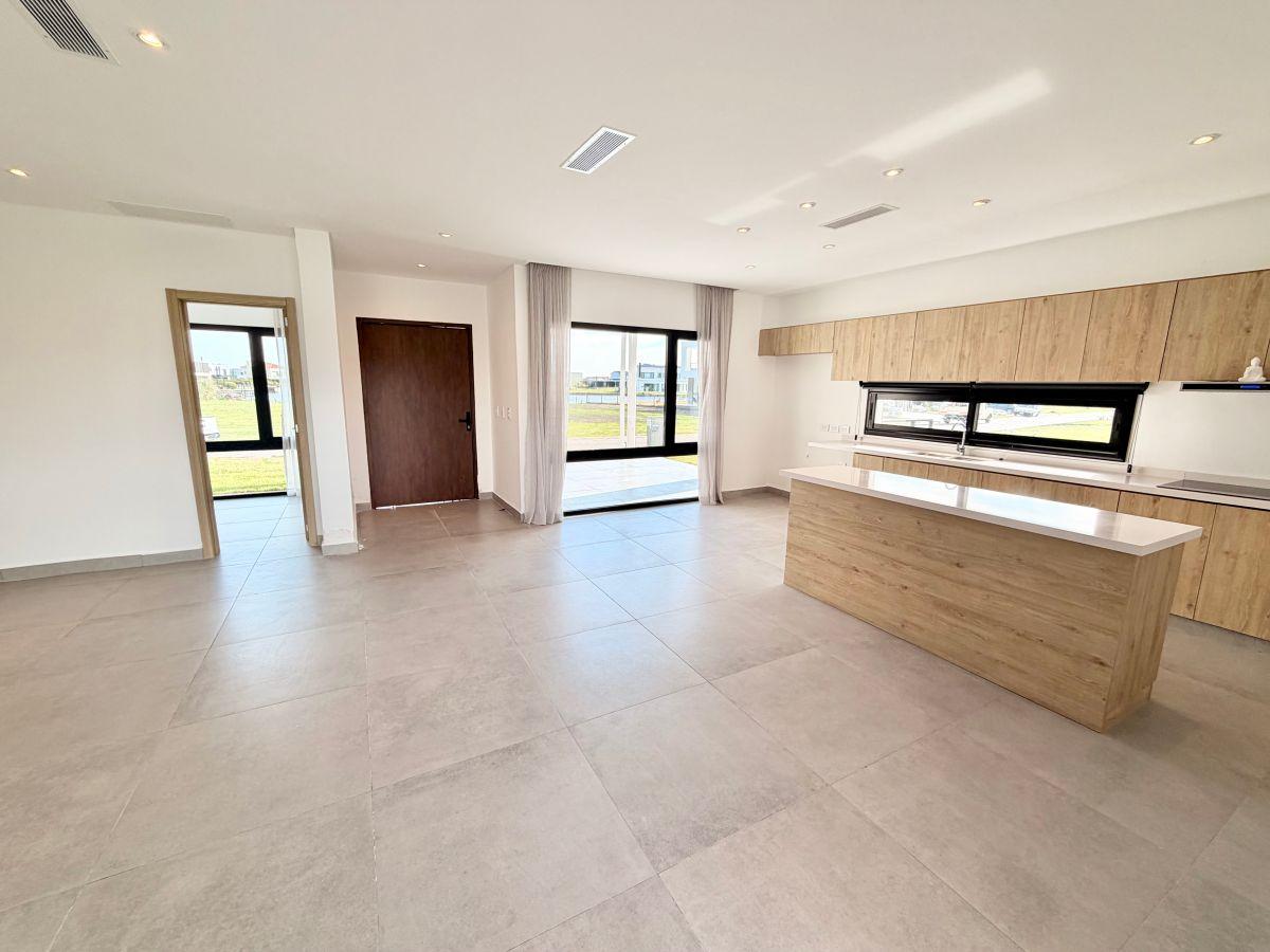 Foto de MAGNIFICA CASA 5 AMBIENTES A ESTRENAR EN VILLALOBOS,PUEBLOS DEL, imagen 2