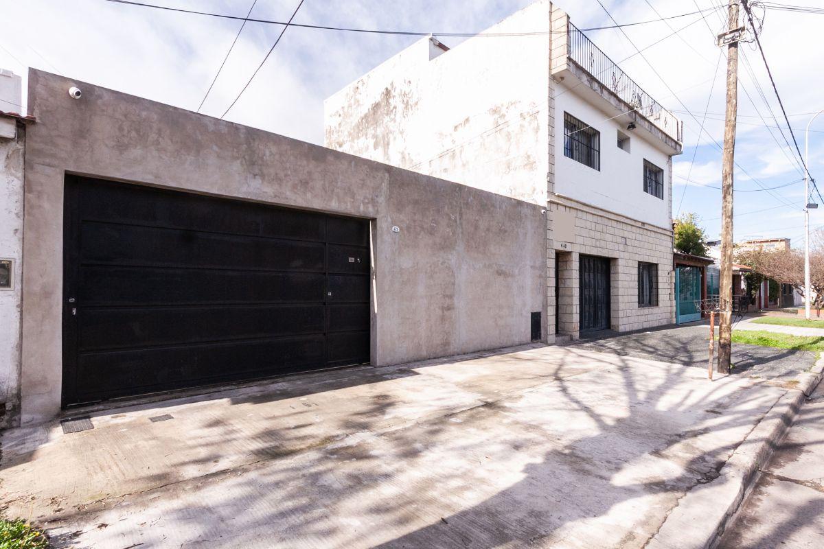 Foto de CASA 3 AMBIENTES EN 1 PLANTA CON ENTRADA DE VEHICULO Y JARDIN CON, imagen 1