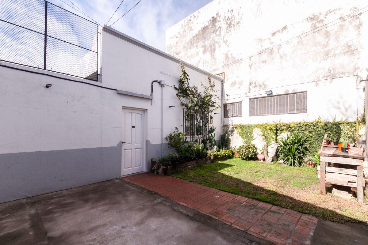 Foto de CASA 3 AMBIENTES EN 1 PLANTA CON ENTRADA DE VEHICULO Y JARDIN CON, imagen 4