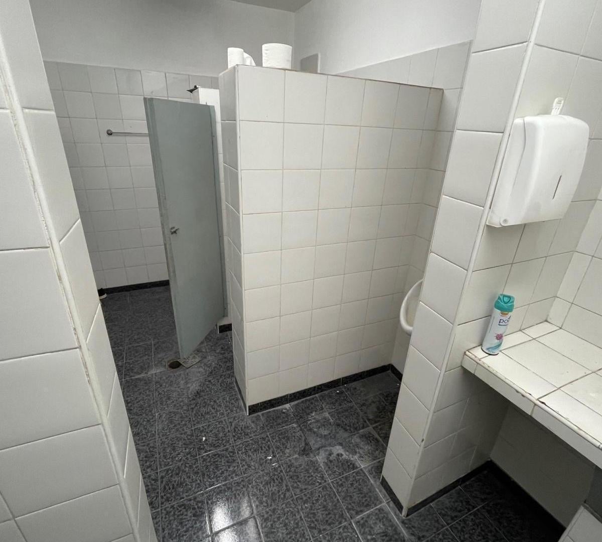 Foto de Excelente Local + Deposito + Oficinas S/av. Yrigoyen en Excelente, imagen 5