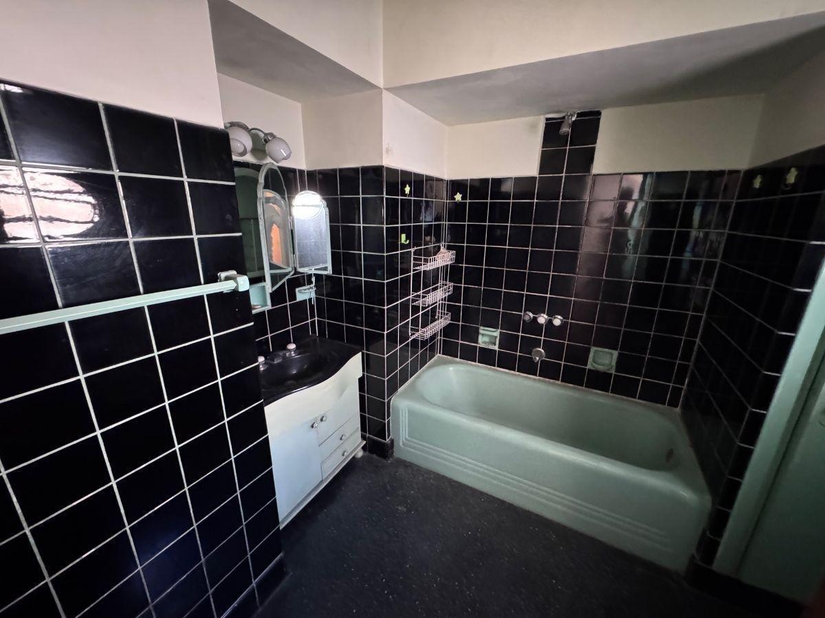 Foto de Imponente Casa Sobre 2 Lotes en "L" de 455 m² Totales, Ubicada Sobre Av, imagen 5