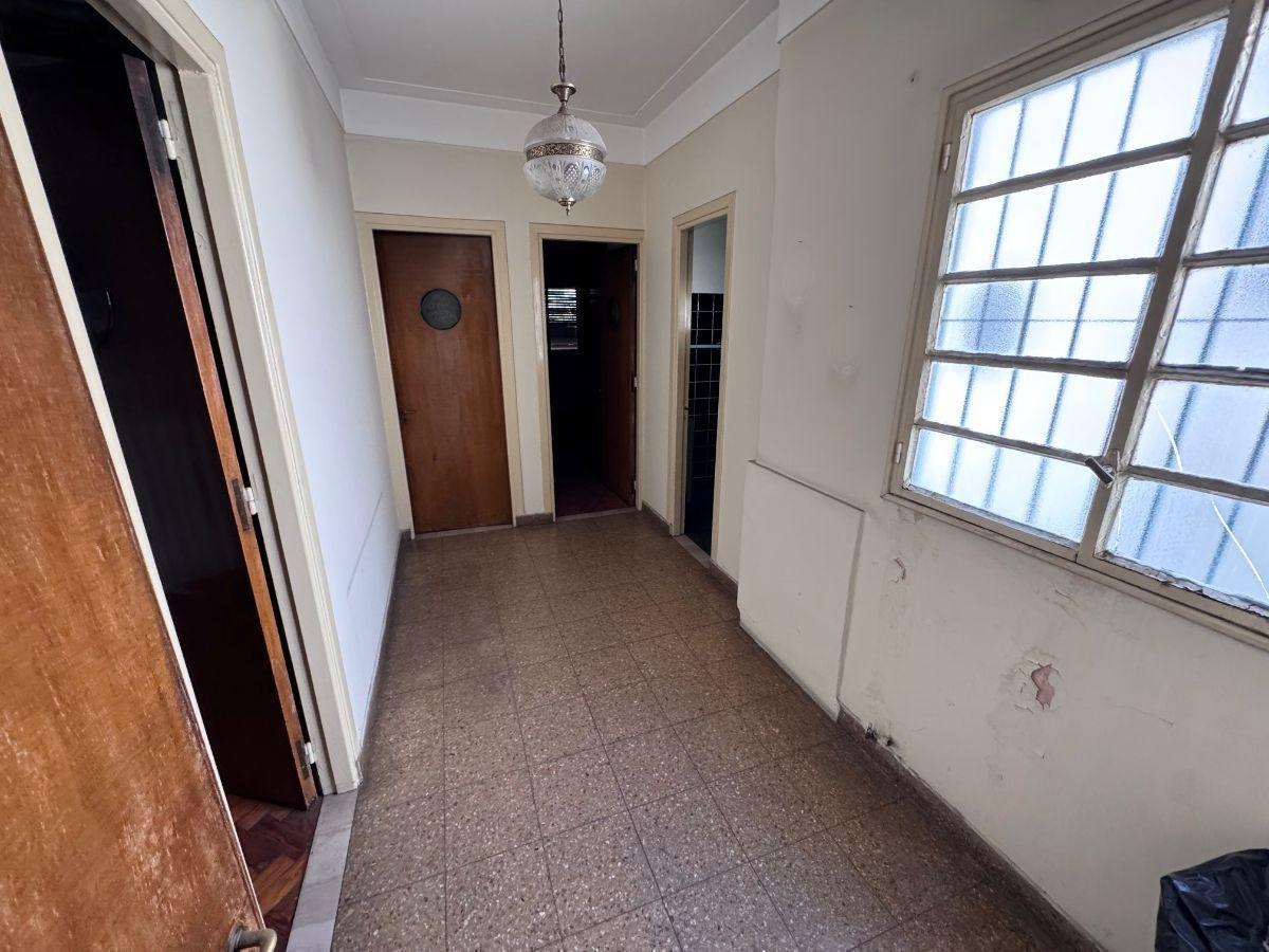 Foto de Imponente Casa Sobre 2 Lotes en "L" de 455 m² Totales, Ubicada Sobre Av, imagen 4