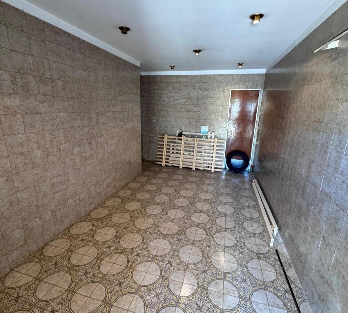 Foto de Excelente Chalet 4 Amb con Patio y Quincho, Ubicado a m de Av Yrigoyen, imagen 1