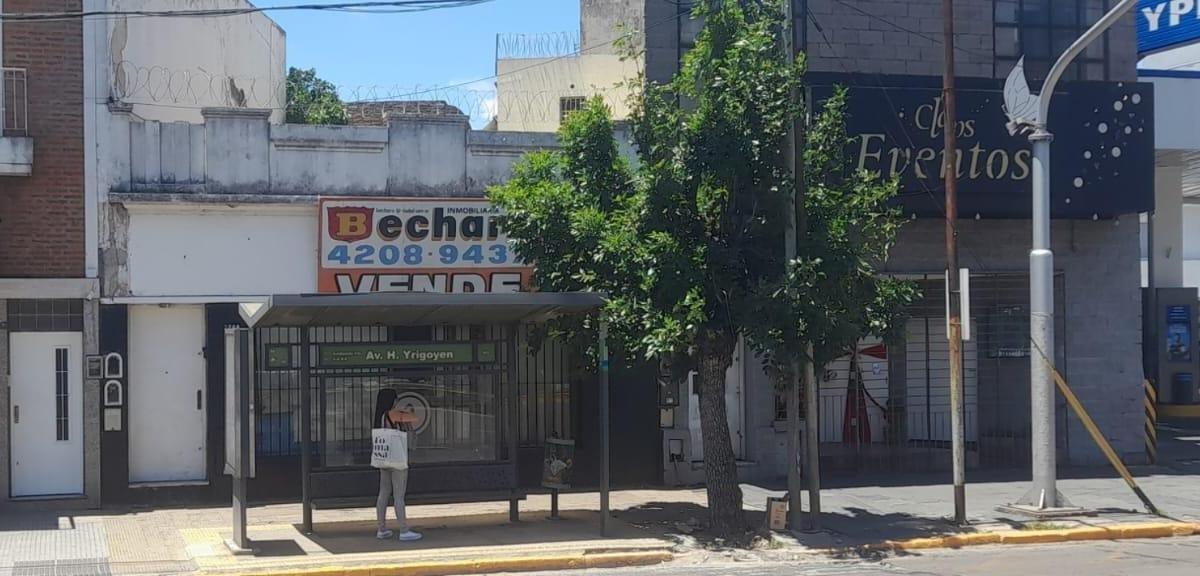 Foto de Casa con Local Comercial Sobre Av Yrigoyen, Excelente Ubicación y Gran, imagen 2