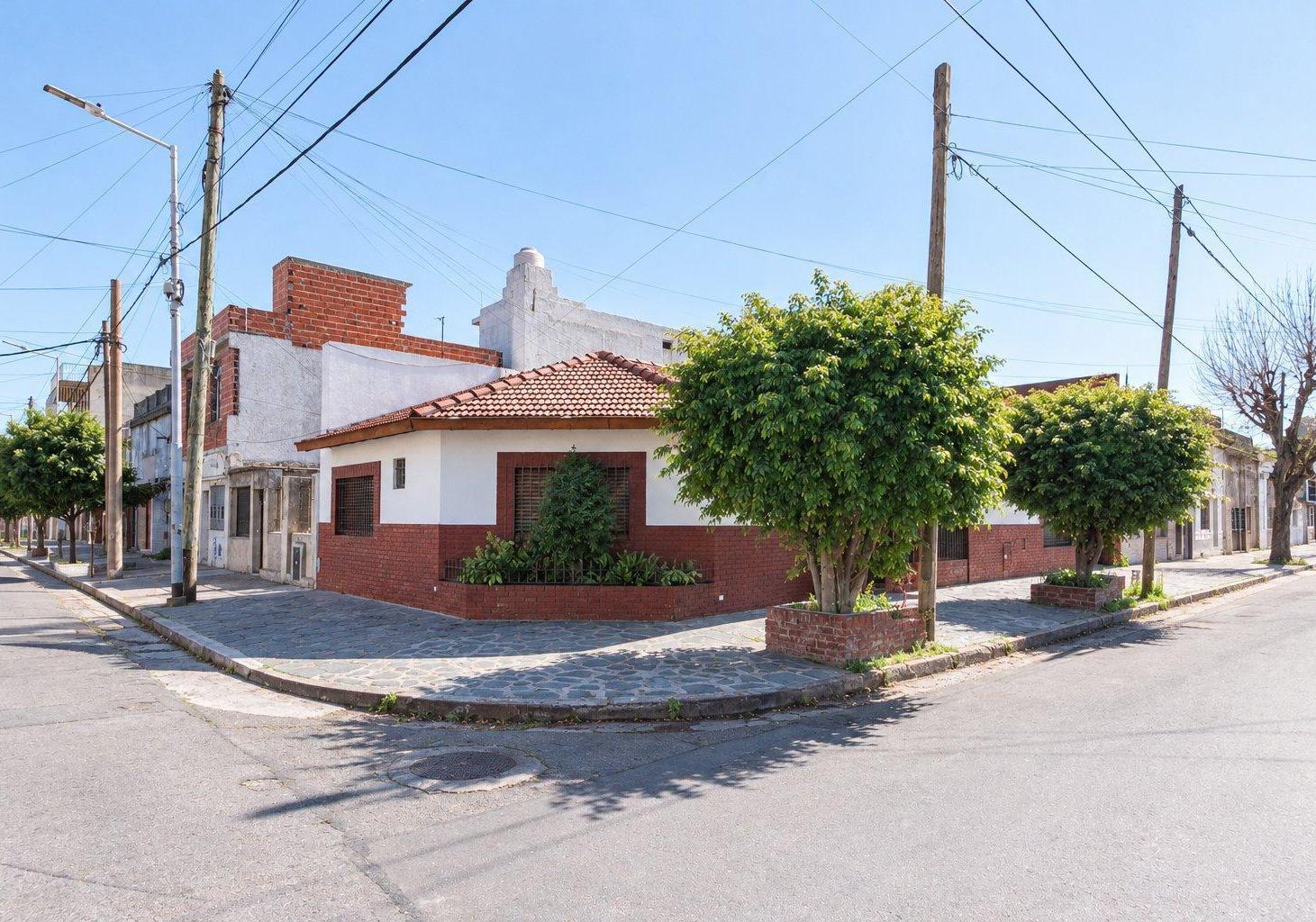 Foto de Excelente Casa 3 Ambientes con garage amplio, patio con parrilla, en 1, imagen 1