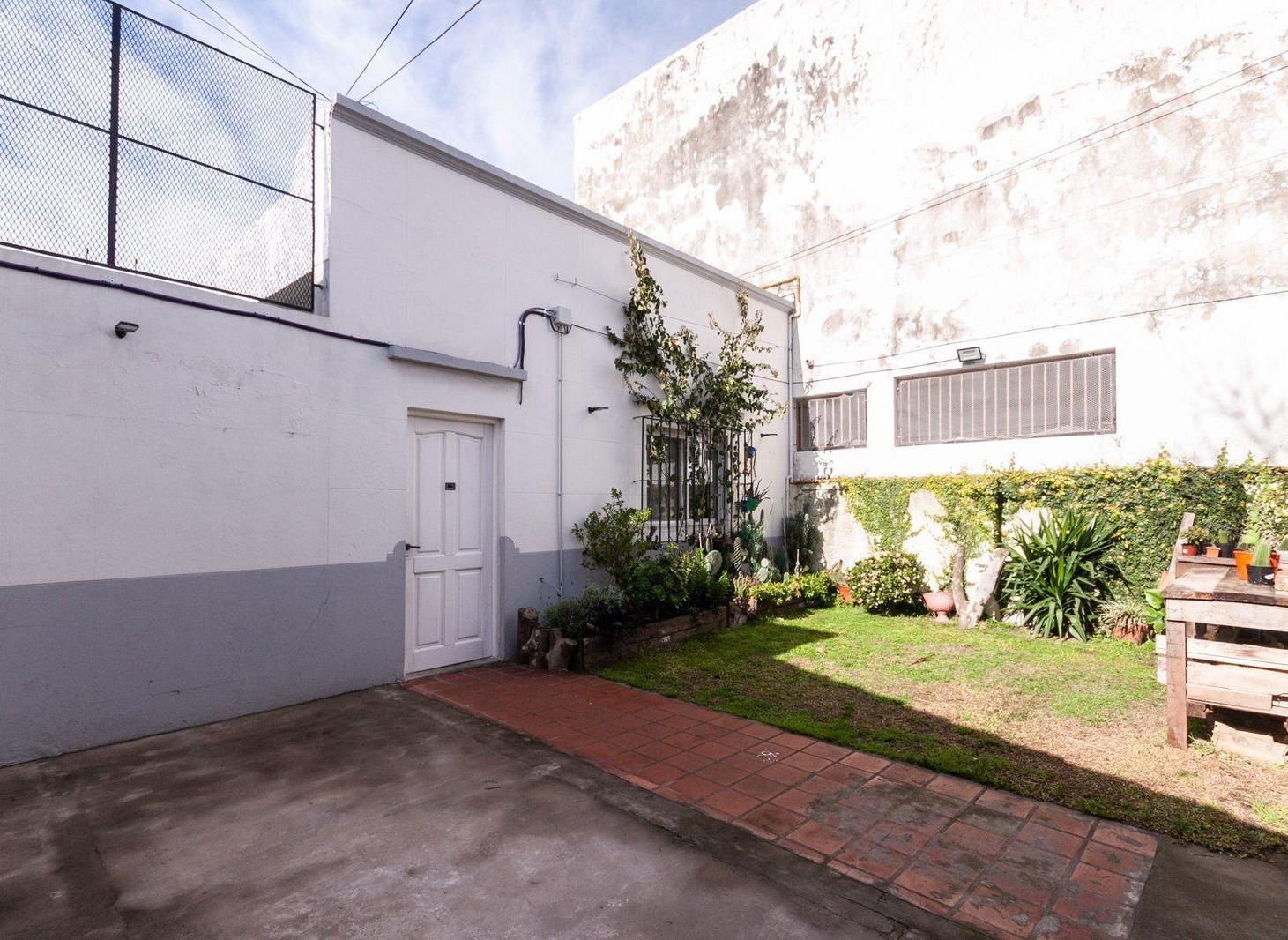 Foto de Casa 3 Ambientes en 1 Planta con Entrada de Vehiculo y Jardin con, imagen 2