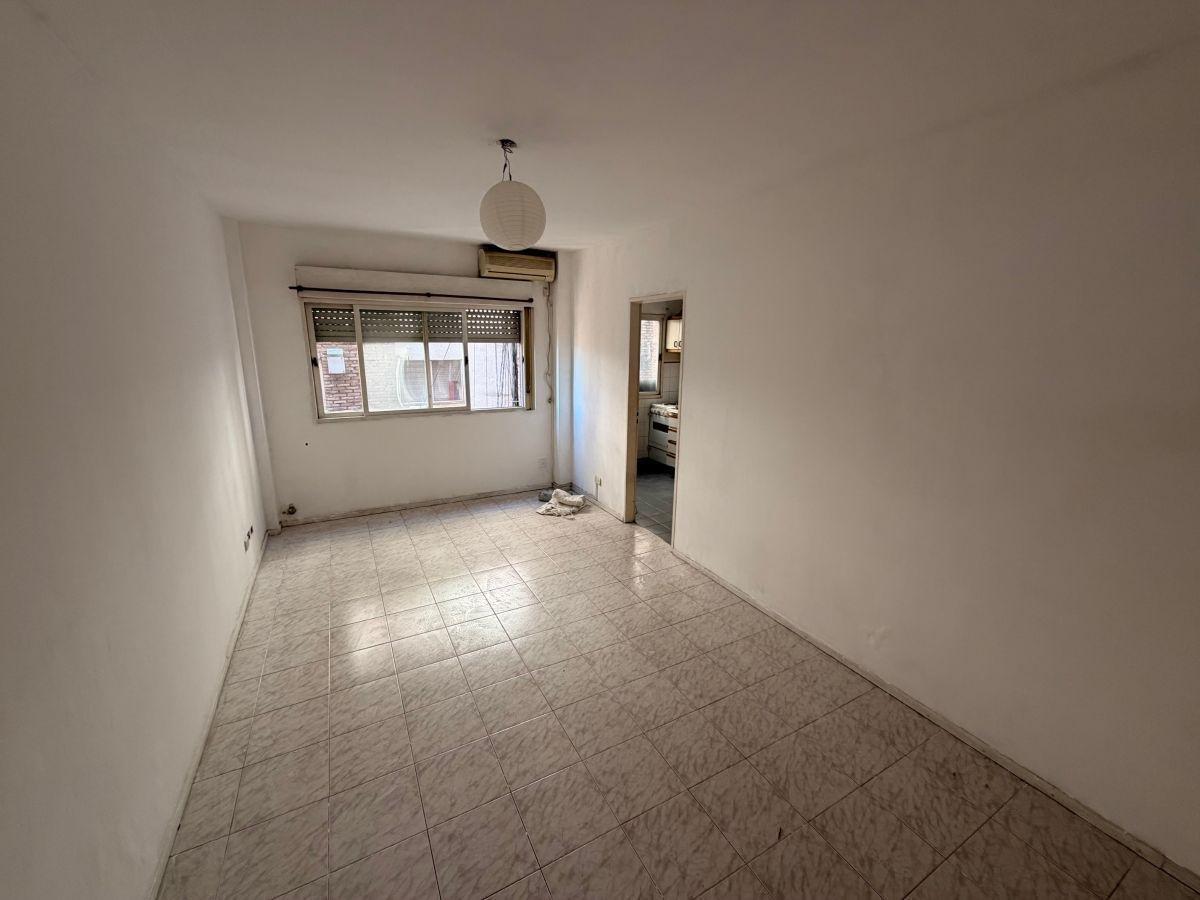 Foto de Departamento 2 Ambientes en Excelente Ubicación, a m de Av Yrigoyen, imagen 1
