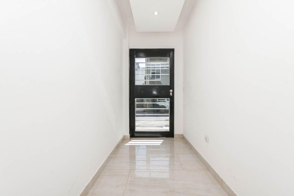 Foto de Departamento 2 Amb a Estrenar en 2do Piso por Escalera, en Excelente, imagen 2