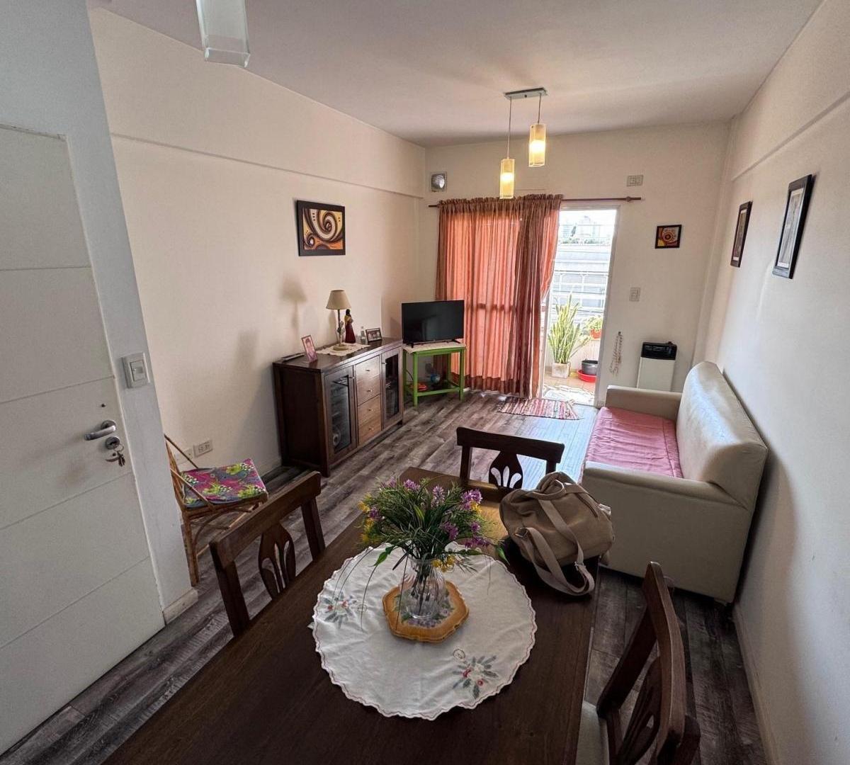 Foto de Hermoso Departamento 2 Ambientes con Balcón, en Centro de Lanús, Muy, imagen 1