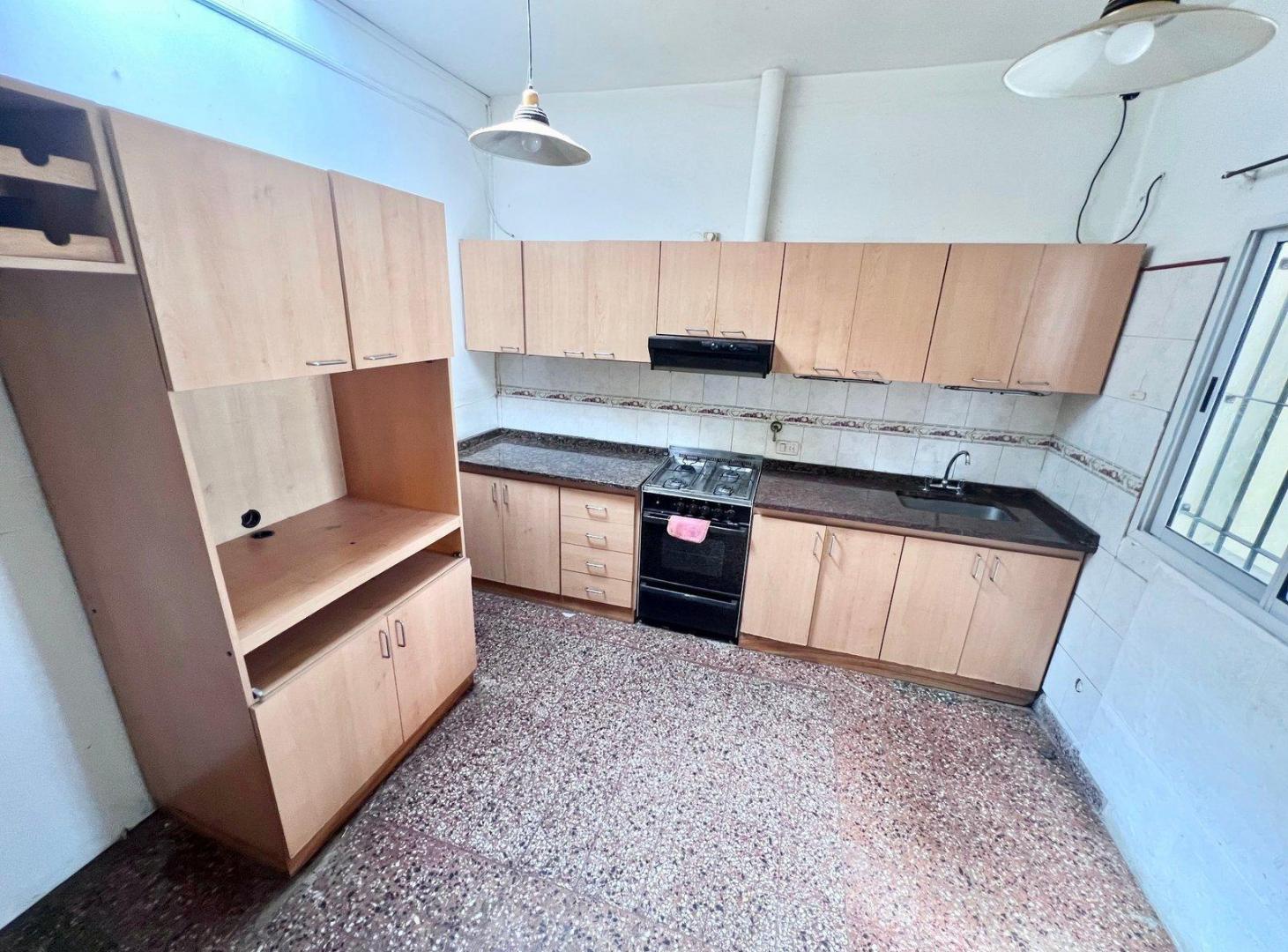 Foto de Casa 6 Ambientes Ideal 2 Familias, con Garage Para 2 Autos y 2 Baños, imagen 5