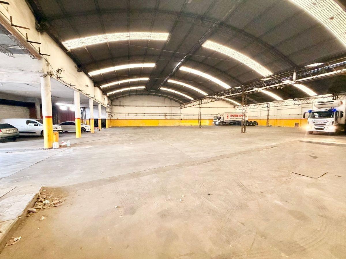 Foto de Excepcional Galpon de 1500 m² con Oficinas, en Excelente Ubicación, a m, imagen 2
