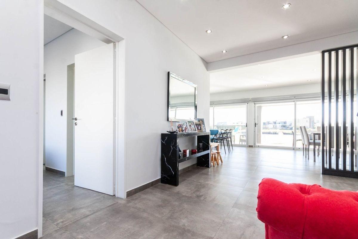 Foto de Hermosa Casa 5 Ambientes con Galeria, Parrilla y Pileta C/ Vista a La, imagen 4
