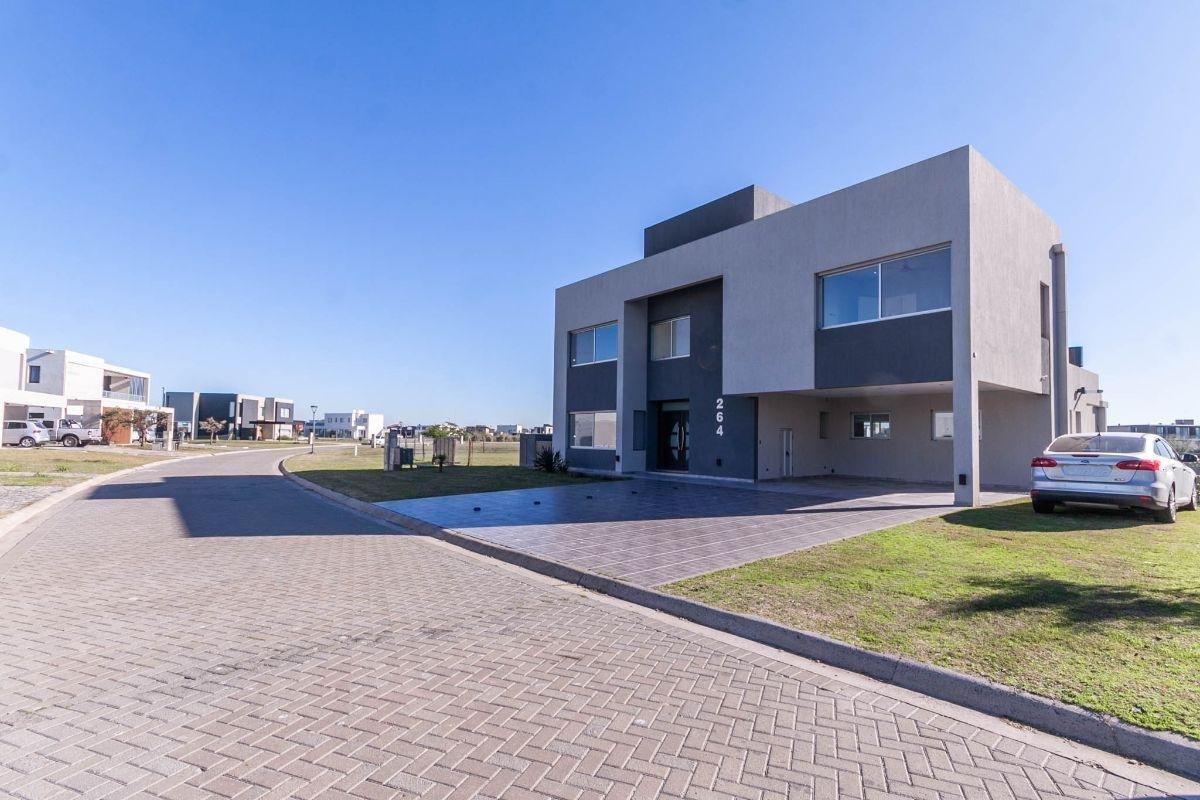 Foto de Hermosa Casa 5 Ambientes con Galeria, Parrilla y Pileta C/ Vista a La, imagen 2