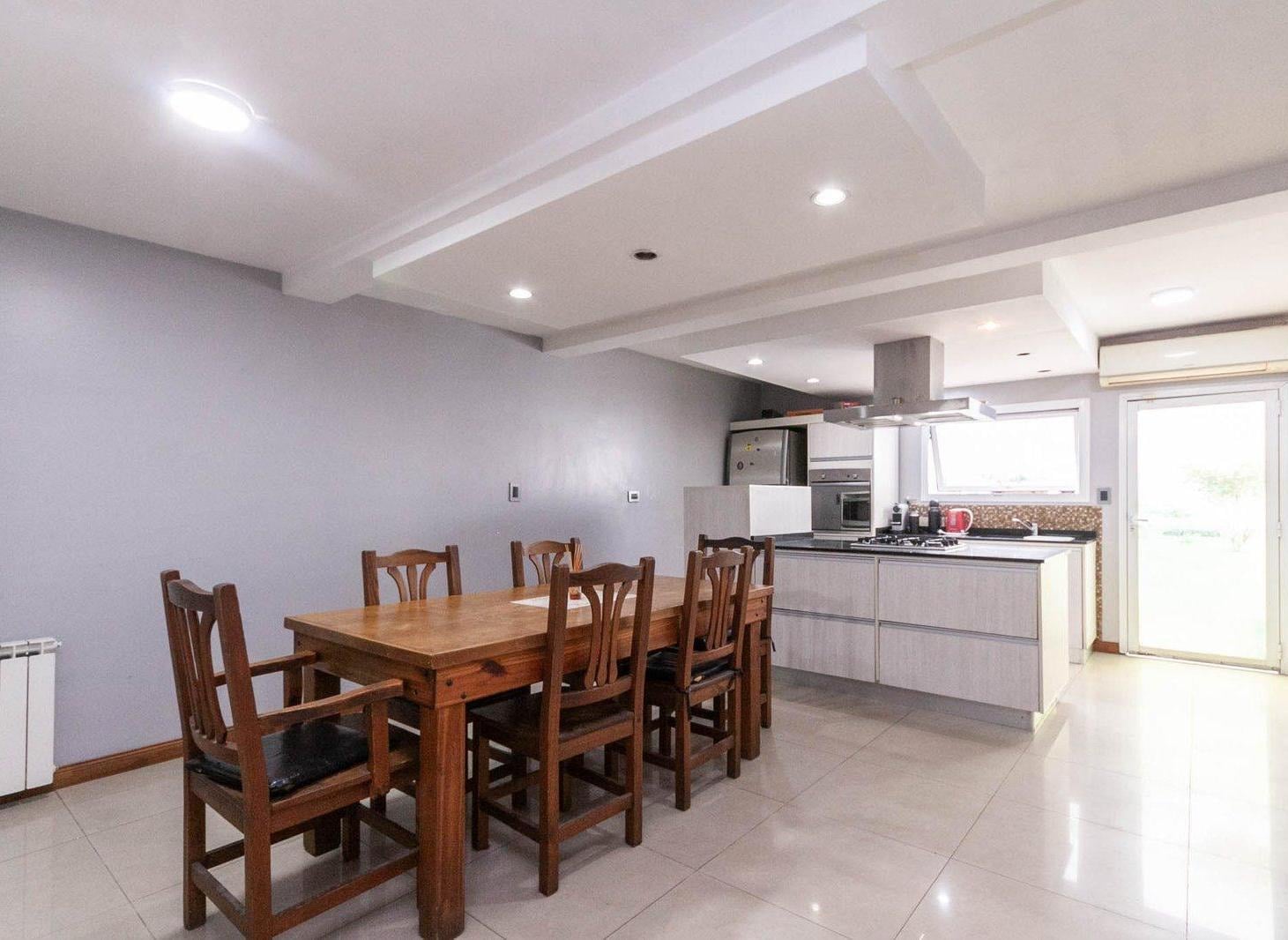 Foto de Triplex 4 Ambientes con Garage y Patio, en excelente estado y ubicación, imagen 5