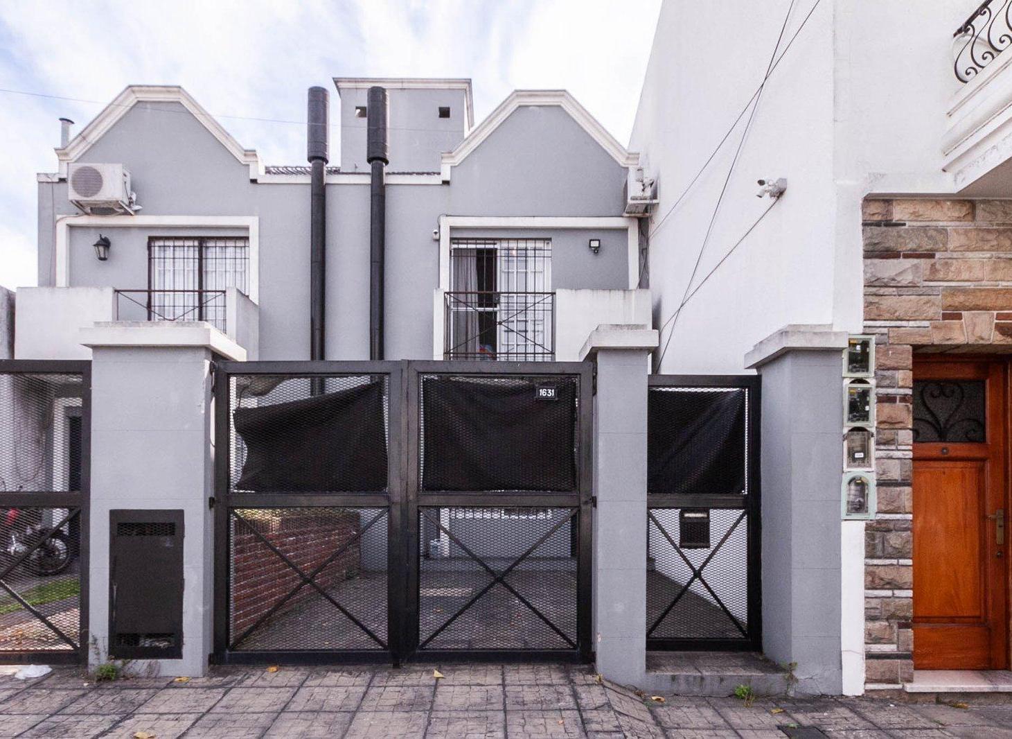 Foto de Triplex 4 Ambientes con Garage y Patio, en excelente estado y ubicación, imagen 1