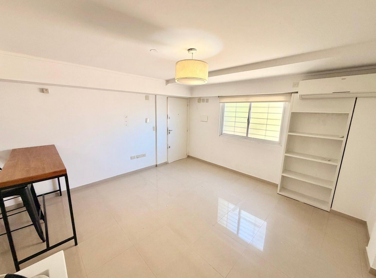 Foto de Hermoso departamento 2 ambientes con cochera y SUM, a metros de Av, imagen 1