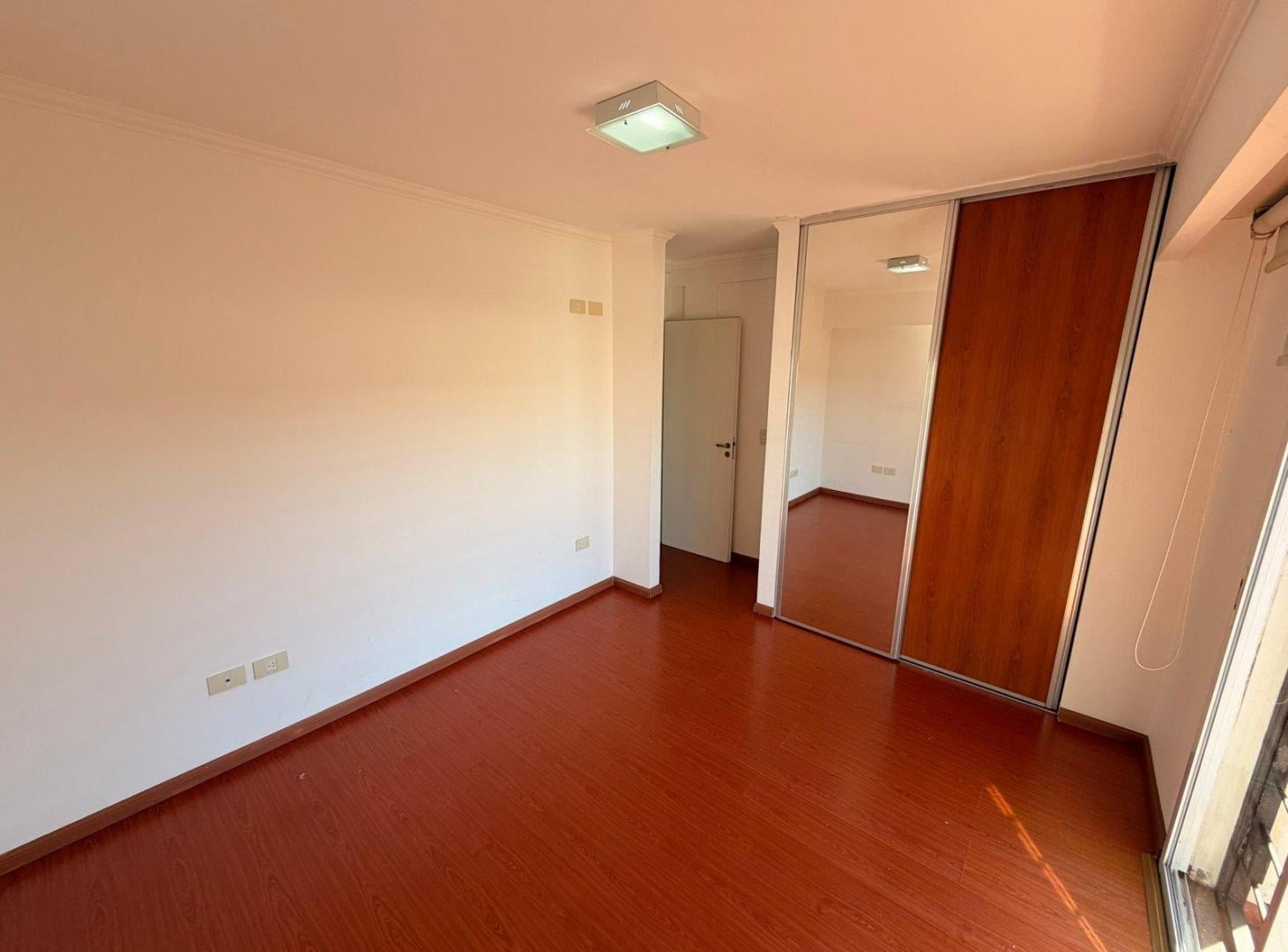 Foto de Hermoso departamento 2 ambientes con cochera y SUM, a metros de Av, imagen 4