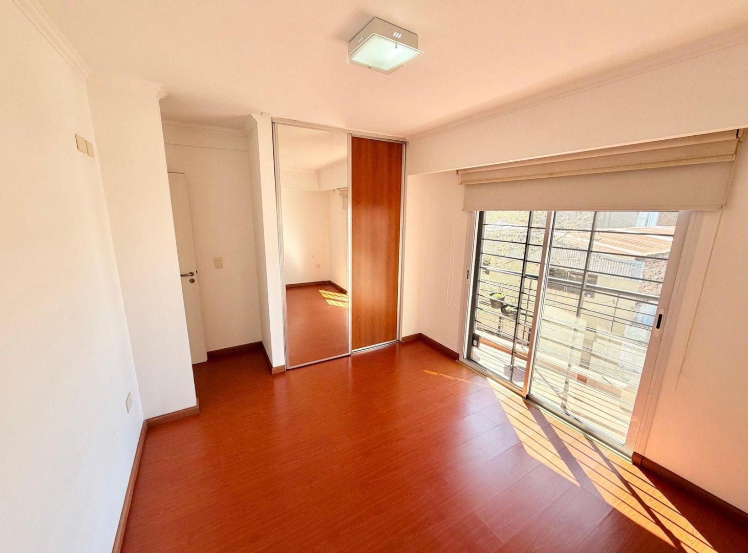 Foto de Hermoso departamento 2 ambientes con cochera y SUM, a metros de Av, imagen 5