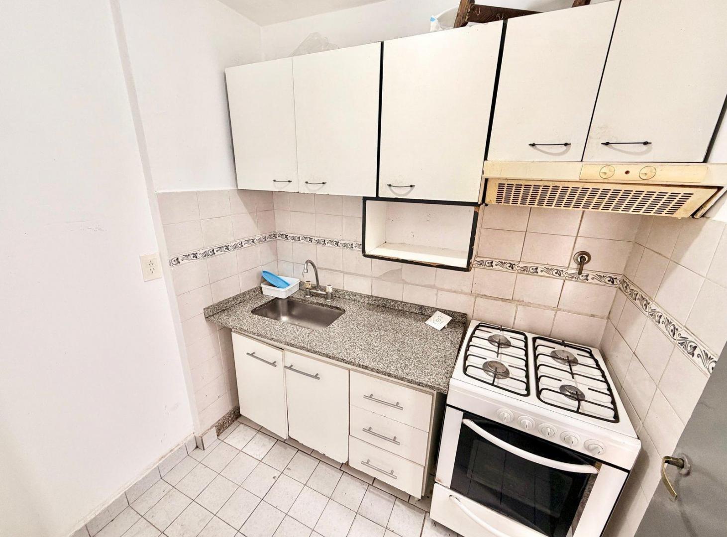 Foto de Excelente departamento 2 ambientes a metros de Av. Yrigoyen y de, imagen 3