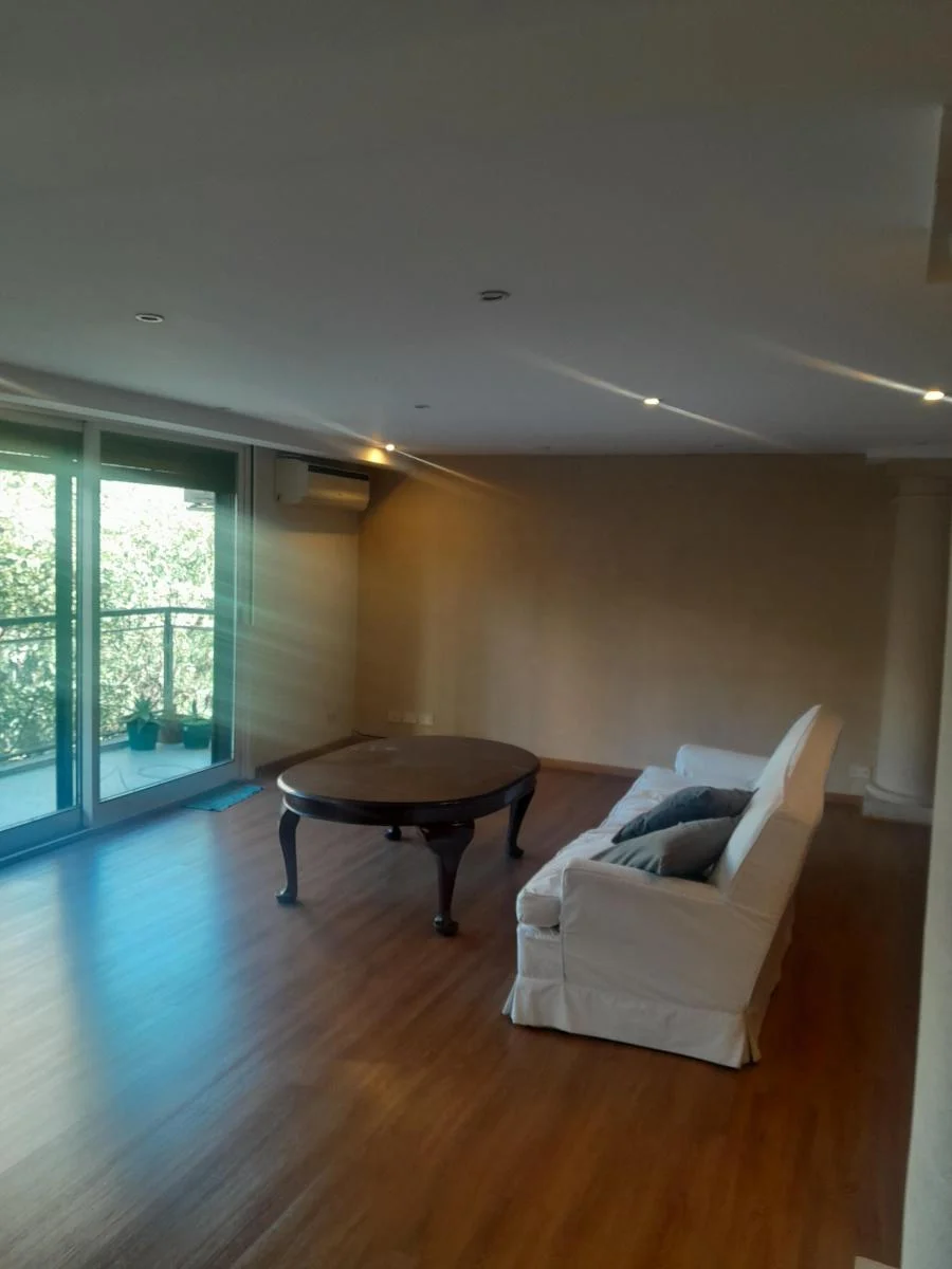 Venta 6 Ambientes Torre y Cochera Embajadas 3