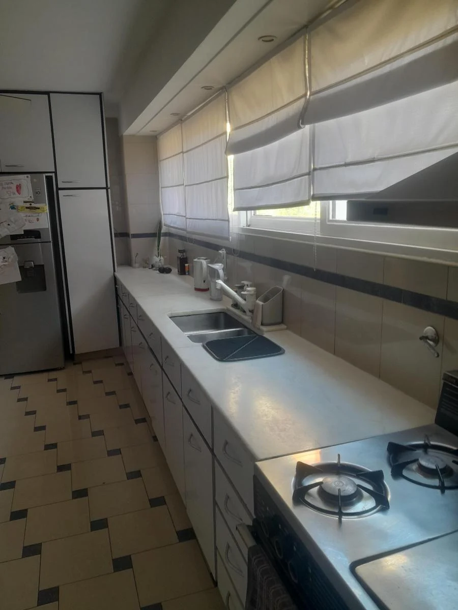 Venta 6 Ambientes Torre y Cochera Embajadas 4