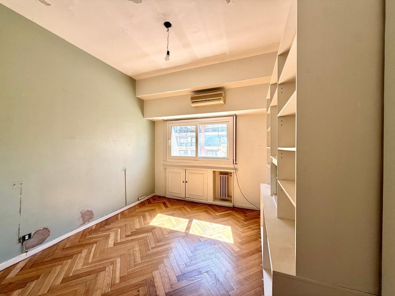 Foto de Venta 5 Ambientes 210 metros edificio categoría 1600 dolares el metro, imagen 4