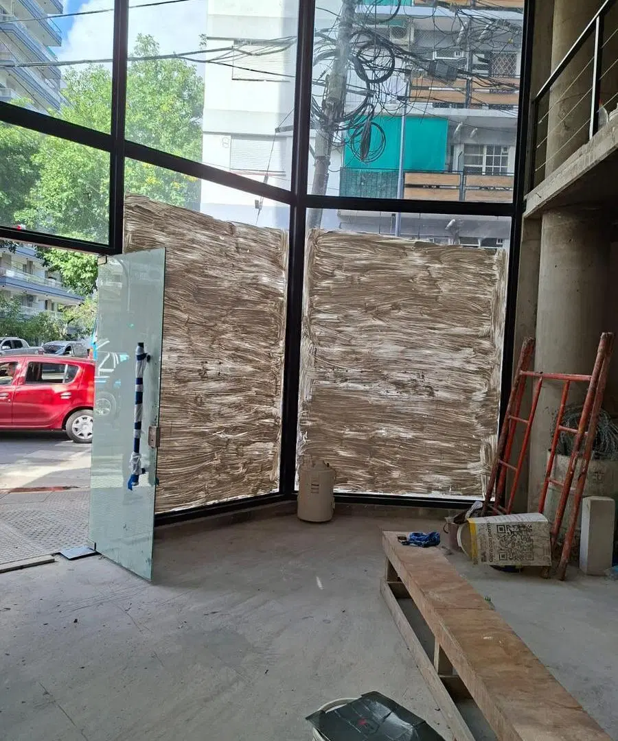 Gran Local en esquina con doble altura  a estrenar 4