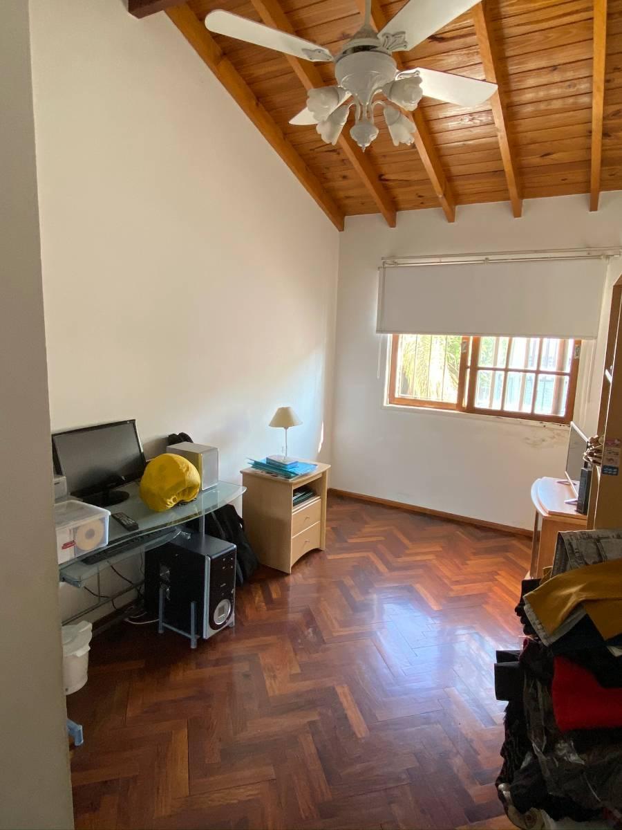 Impecable Triplex 4 Amb. C/ Cochera Jardín, Quincho y Terraza 2