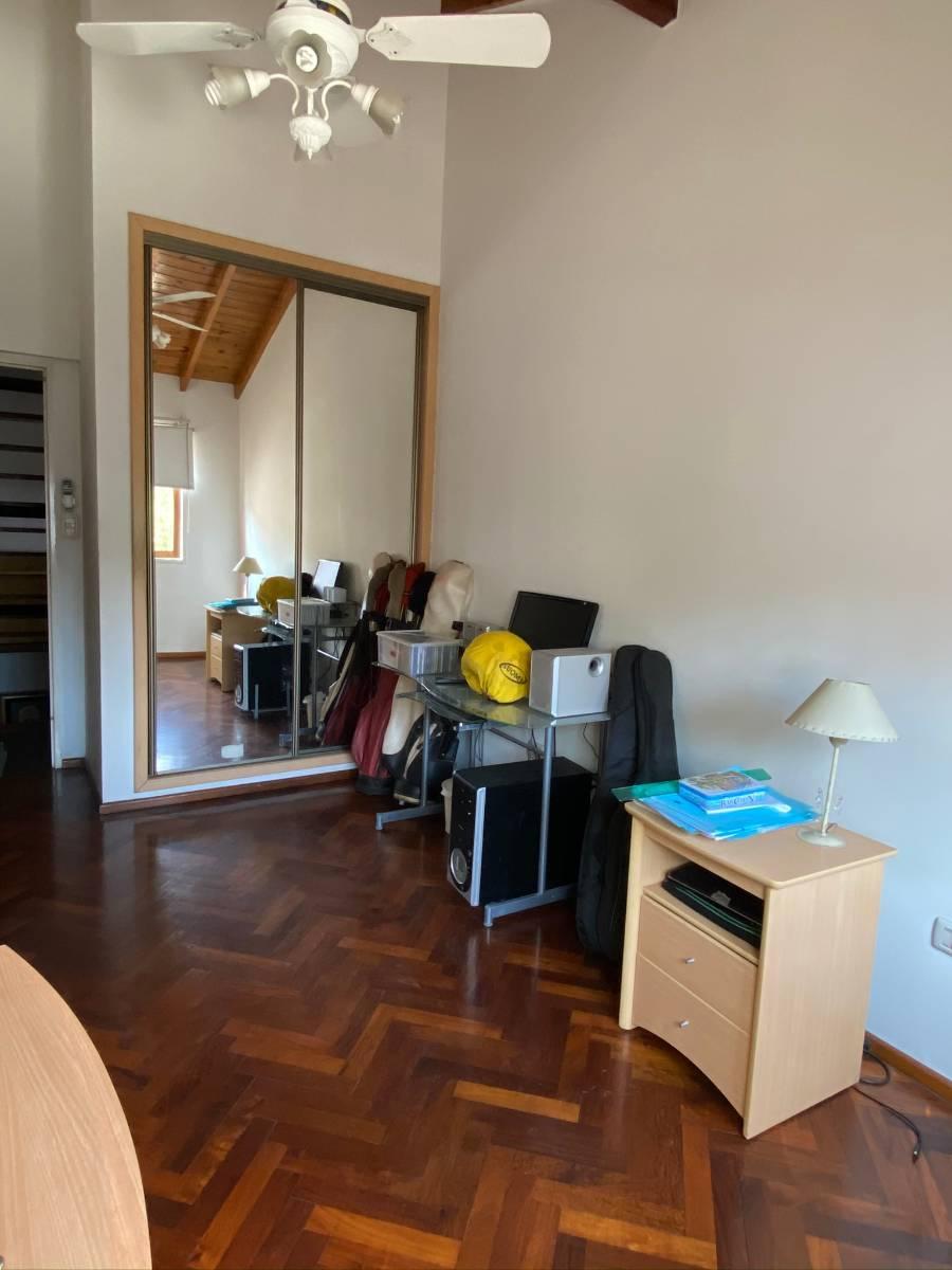 Impecable Triplex 4 Amb. C/ Cochera Jardín, Quincho y Terraza 1