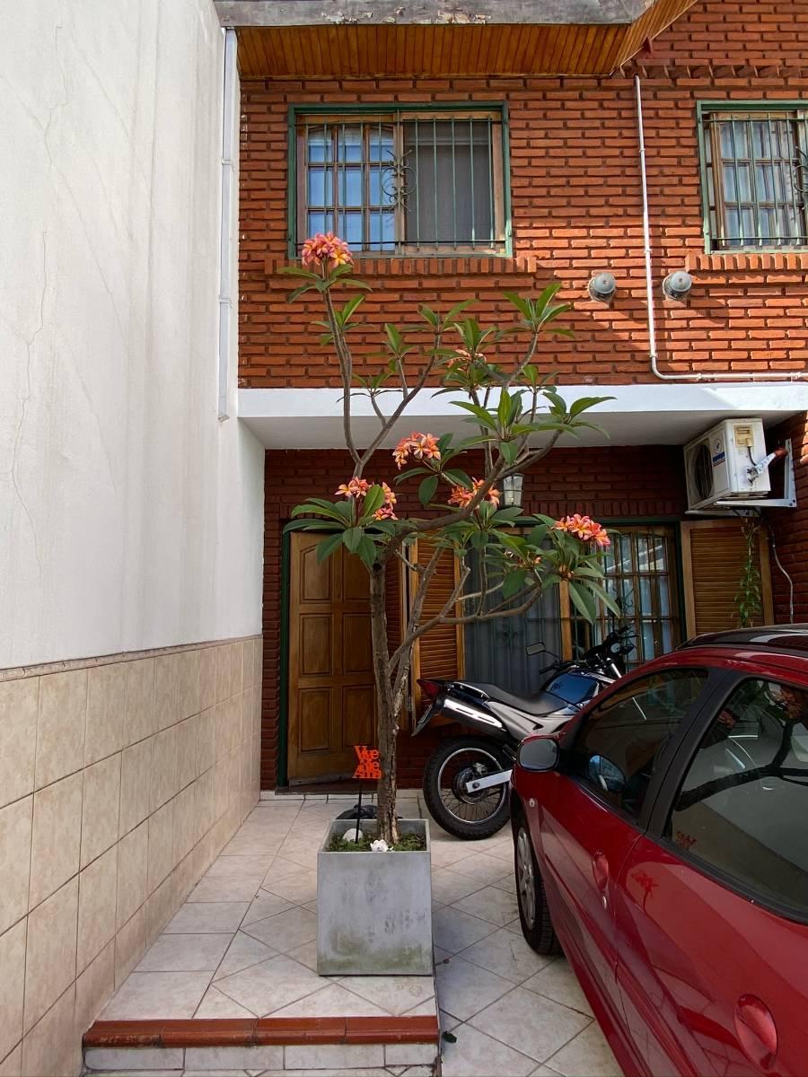 Impecable Triplex 4 Amb. C/ Cochera Jardín, Quincho y Terraza 5
