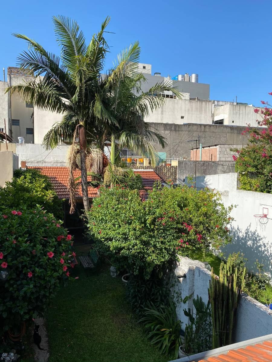 Impecable Triplex 4 Amb. C/ Cochera Jardín, Quincho y Terraza 3