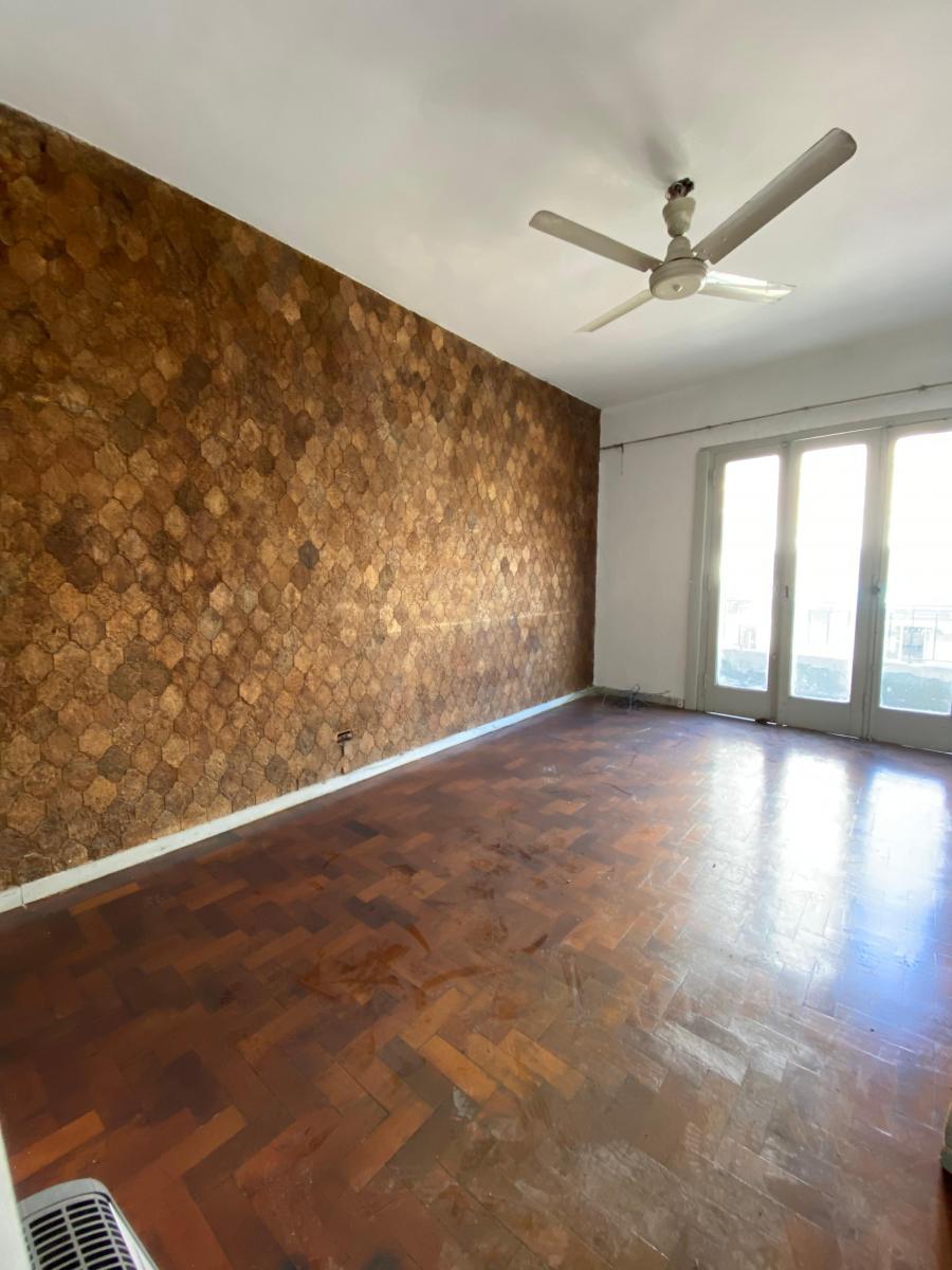 Local con Vivienda sobre AV San Martin.-