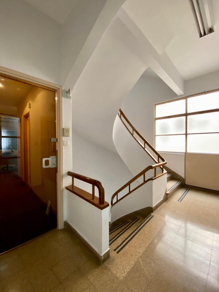 Departamento 6 Ambientes con Kitchen y Baños. Al Frente. Apto Profesional. 3