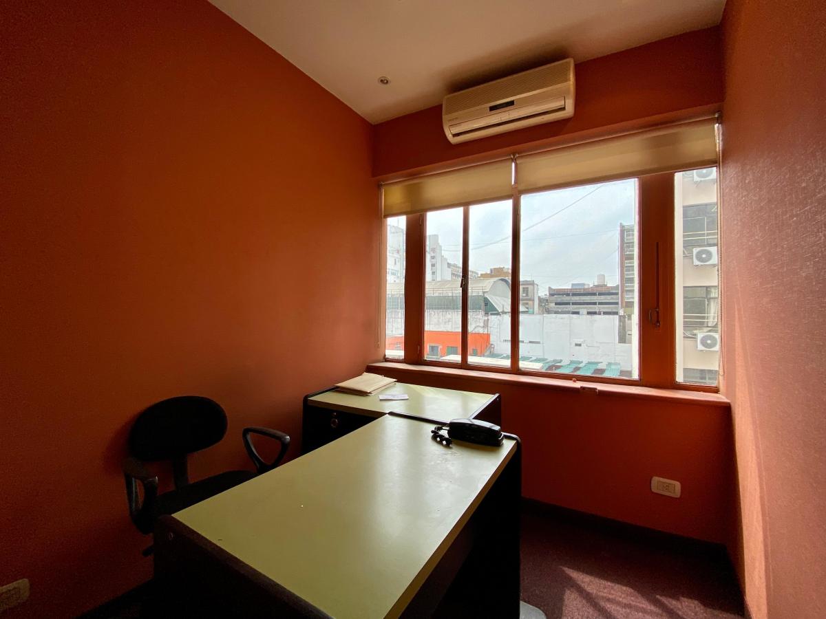 Departamento 6 Ambientes con Kitchen y Baños. Al Frente. Apto Profesional. 1