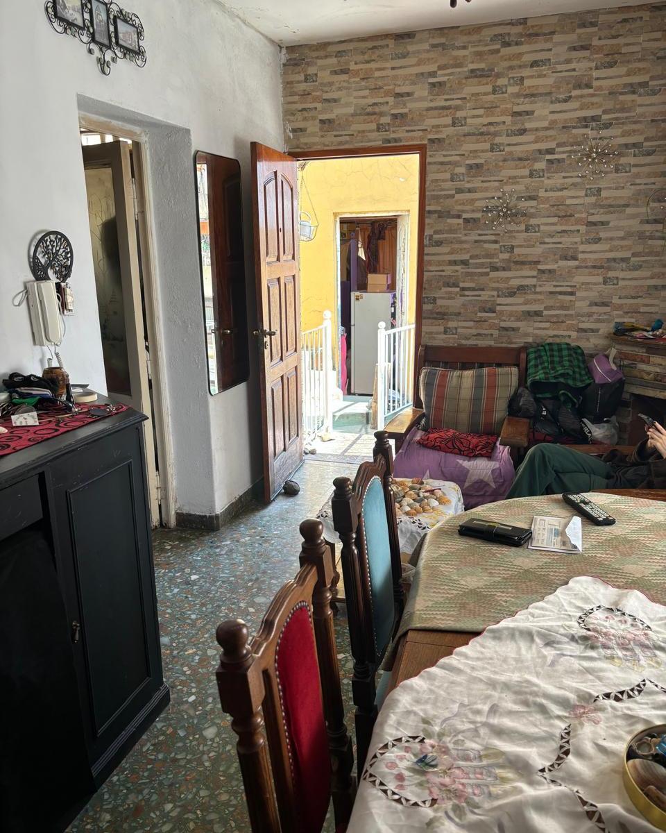 4 Unidades en PH Sin Subdivision 2 Monoambientes 1 Dos Ambientes y un 4 Ambientes 5